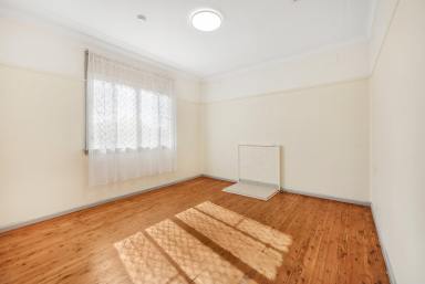 House For Sale - NSW - Tamworth - 2340 - NEAT & PETITE, READY TO MOVE IN  (Image 2)