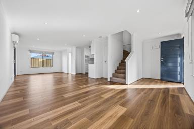 House Sold - WA - Hocking - 6065 - Contemporary Comforts & Class in a Prime Hocking Location  (Image 2)