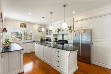 House For Sale - QLD - Hodgson Vale - 4352 - Peaceful Retreat in Hodgson Vale  (Image 2)