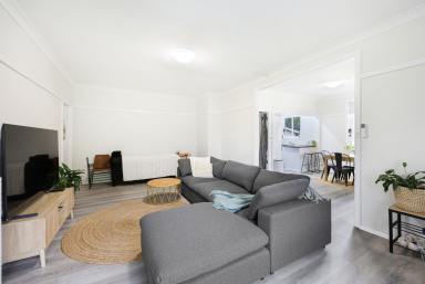 House For Sale - NSW - Tamworth - 2340 - FRESHLY RENOVATED INVESTMENT  (Image 2)
