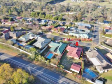 House For Sale - NSW - Young - 2594 - Flat, Easy-Care Home Ideal for Retirees  (Image 2)