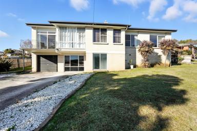 House For Sale - TAS - Riverside - 7250 - Welcome Home!  (Image 2)
