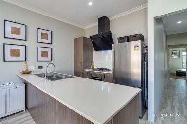 House For Sale - WA - Ridgewood - 6030 - PERFECT STARTER HOME or DOWNSIZER!  (Image 2)