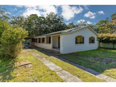 House For Sale - NSW - Green Point - 2428 - Room to Grow, Update or Re-imagine  (Image 2)