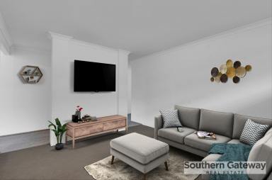 House For Sale - WA - Wellard - 6170 - SPACIOUS FAMILY LIVING IN A PRIME WELLARD LOCATION  (Image 2)