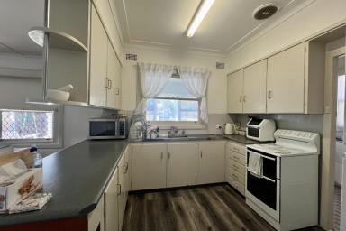 House For Lease - NSW - Raymond Terrace - 2324 - SPACIOUS HOME, CLOSE TO CBD!!!  (Image 2)