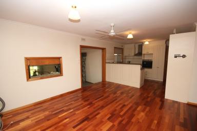 House For Sale - VIC - Elmore - 3558 - SPACIOUS FAMILY LIVING ON HALF AN ACRE  (Image 2)
