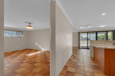 House For Lease - WA - Orelia - 6167 - ROOM FOR ALL THE FAMILY!  (Image 2)