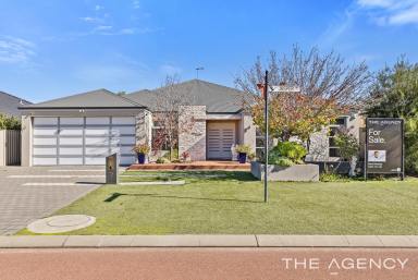 House For Sale - WA - Lakelands - 6180 - Show-Stopping Ex-Display Home with Room to Live Large  (Image 2)