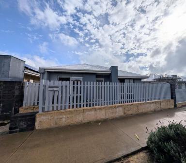 House For Sale - WA - Golden Bay - 6174 - Modern Coastal Living 4 Bedrooms  (Image 2)
