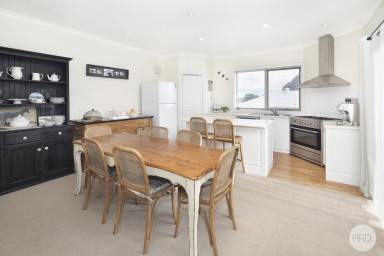 House For Sale - VIC - Mount Pleasant - 3350 - Spacious Home, Only Minutes From The Heart Of Ballarat  (Image 2)