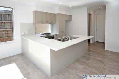 Townhouse For Lease - VIC - Cranbourne - 3977 - Prime Location with Convenient Access to Amenities  (Image 2)