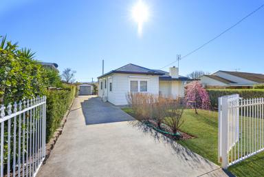 House For Sale - NSW - Tamworth - 2340 - FULLY RENOVATED & READY TO IMPRESS  (Image 2)