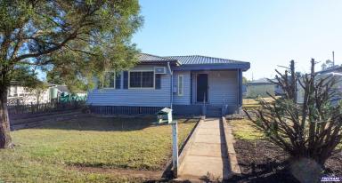 House For Lease - QLD - Kingaroy - 4610 - Charming Weatherboard Home on a Spacious 1,012m² Block - Prime Central Location  (Image 2)