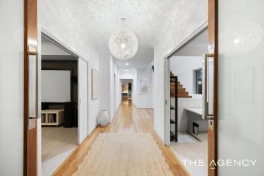 House For Sale - WA - Sorrento - 6020 - Style, Substance and Sophistication in Sorrento!  (Image 2)