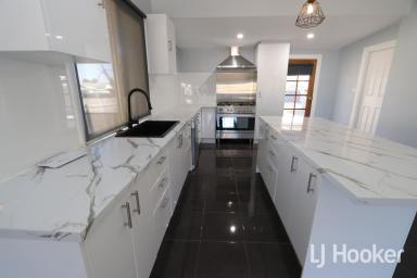 House Leased - NSW - Inverell - 2360 - Modern Family Home  (Image 2)