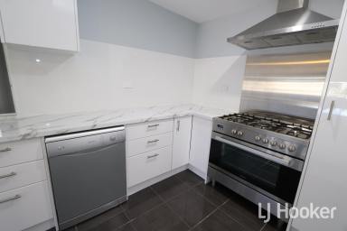 House Leased - NSW - Inverell - 2360 - Modern Family Home  (Image 2)