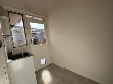 Block of Units For Lease - VIC - Caulfield - 3162 - Sunny, spacious front unit in small block  (Image 2)