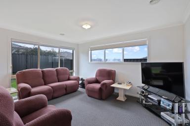 Unit For Sale - VIC - Warragul - 3820 - Great Entry Purchase  (Image 2)