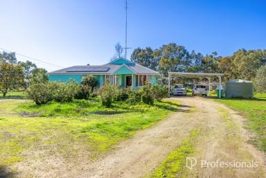 House For Sale - WA - Cookernup - 6219 - Charming Country Retreat on 1.06 Hectares in Idyllic Cookernup  (Image 2)