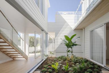 House For Lease - QLD - Sunrise Beach - 4567 - 4 Bedroom Double Storey Duplex in Sunrise Beach  (Image 2)