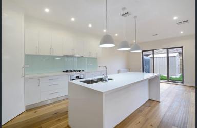 Townhouse Leased - VIC - Mentone - 3194 - Beachside Living !  (Image 2)