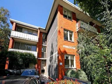 Unit For Sale - VIC - Melbourne - 3004 - Lakeside Living with Unbeatable Convenience!  (Image 2)