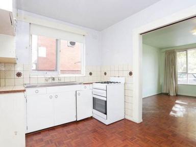 Unit For Sale - VIC - Melbourne - 3004 - Lakeside Living with Unbeatable Convenience!  (Image 2)