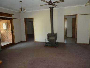 House For Lease - VIC - Bairnsdale - 3875 - SPACIOUS 5-BEDROOM FAMILY HOME – COMFORT, SPACE, AND CONVENIENCE!  (Image 2)