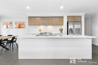 House For Sale - VIC - Cranbourne East - 3977 - YOUR SEARCH IS OVER!  (Image 2)