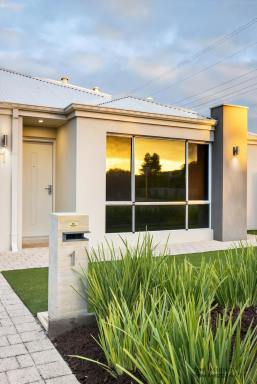 House For Sale - WA - Queens Park - 6107 - High Quality Street Front Living in Outstanding Location  (Image 2)