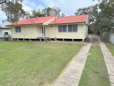 House For Sale - NSW - Moree - 2400 - ALL THE HARD WORKS BEEN DONE - CENTRAL LOCATION  (Image 2)