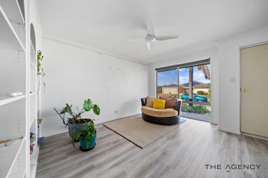 House For Sale - WA - Meadow Springs - 6210 - Spacious 4 x 2 Family home in a quiet cul-de-sac - Short Walk to either of Two Private Schools  (Image 2)