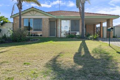 House For Sale - WA - Meadow Springs - 6210 - Spacious 4 x 2 Family home in a quiet cul-de-sac - Short Walk to either of Two Private Schools  (Image 2)