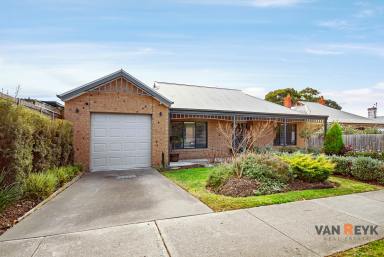 Unit For Sale - VIC - Bairnsdale - 3875 - Stylish & Low-Maintenance Living in a Convenient Location  (Image 2)