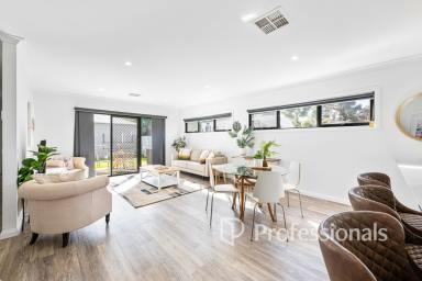 Townhouse For Sale - VIC - Irymple - 3498 - Well Located & Modern Living  (Image 2)