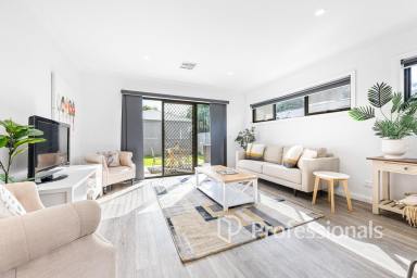 Townhouse For Sale - VIC - Irymple - 3498 - Well Located & Modern Living  (Image 2)
