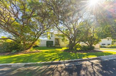 House For Sale - QLD - Rainbow Beach - 4581 - 3 Levels | In-ground Pool | Boat and Caravan Storage | 4 Car Accomodation| Waterviews  (Image 2)