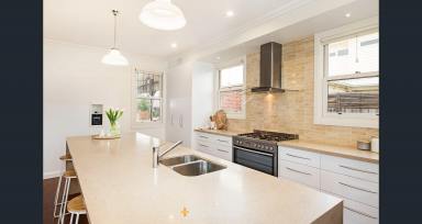 House For Lease - VIC - Mentone - 3194 - FAMILY HOME | GREAT LOCATION | PRISTINE BUILD  (Image 2)