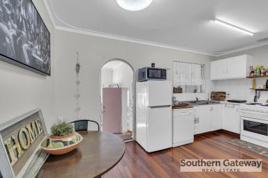 House For Lease - WA - Orelia - 6167 - Ideally Located Family Home  (Image 2)