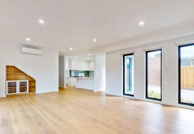 House Leased - VIC - Seaford - 3198 - MODERN HOME | GREAT LOCATION | SPACIOUS  (Image 2)