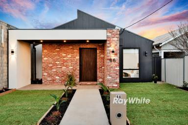 House For Sale - VIC - Mildura - 3500 - High-Income Luxury Airbnb or Inner-City Masterpiece  (Image 2)