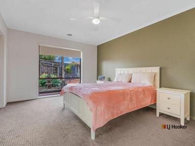 House For Sale - VIC - Echuca - 3564 - Ideal Family Home with Pool, Shed & Loads of Parking - Close to Everything!  (Image 2)