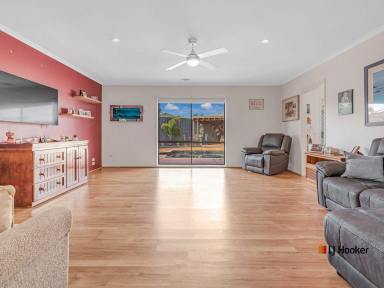 House For Sale - VIC - Echuca - 3564 - Ideal Family Home with Pool, Shed & Loads of Parking - Close to Everything!  (Image 2)