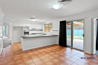 House For Lease - NSW - Dubbo - 2830 - Large family home positioned in quiet cul-de-sac in Yarrawonga Estate  (Image 2)