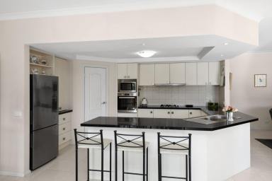House For Sale - VIC - Strathdale - 3550 - Beautifully Maintained & Surrounded by Gardens  (Image 2)