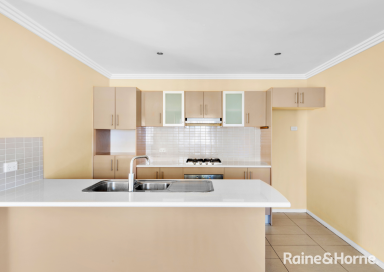 Townhouse For Lease - NSW - Nowra - 2541 - Modern Comfort & Convenient Living (Image 2)