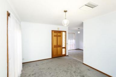 Unit For Sale - VIC - Mildura - 3500 - Stylishly Updated & Low Maintenance  (Image 2)
