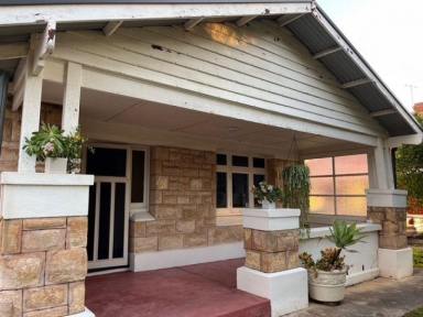 House For Lease - SA - Parkside - 5063 - Spacious Home With Deco Charm  (Image 2)