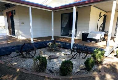 House For Sale - NSW - Coolamon - 2701 - 3 bedroom house on 1/2 acre block  (Image 2)